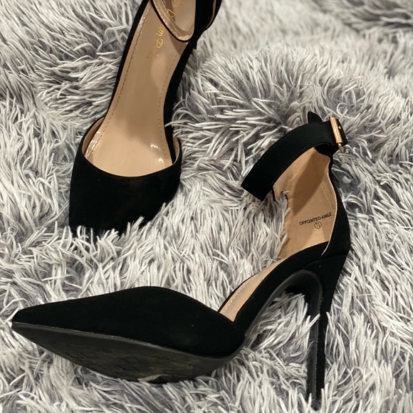 Black High heels. - Picture 2 of 2